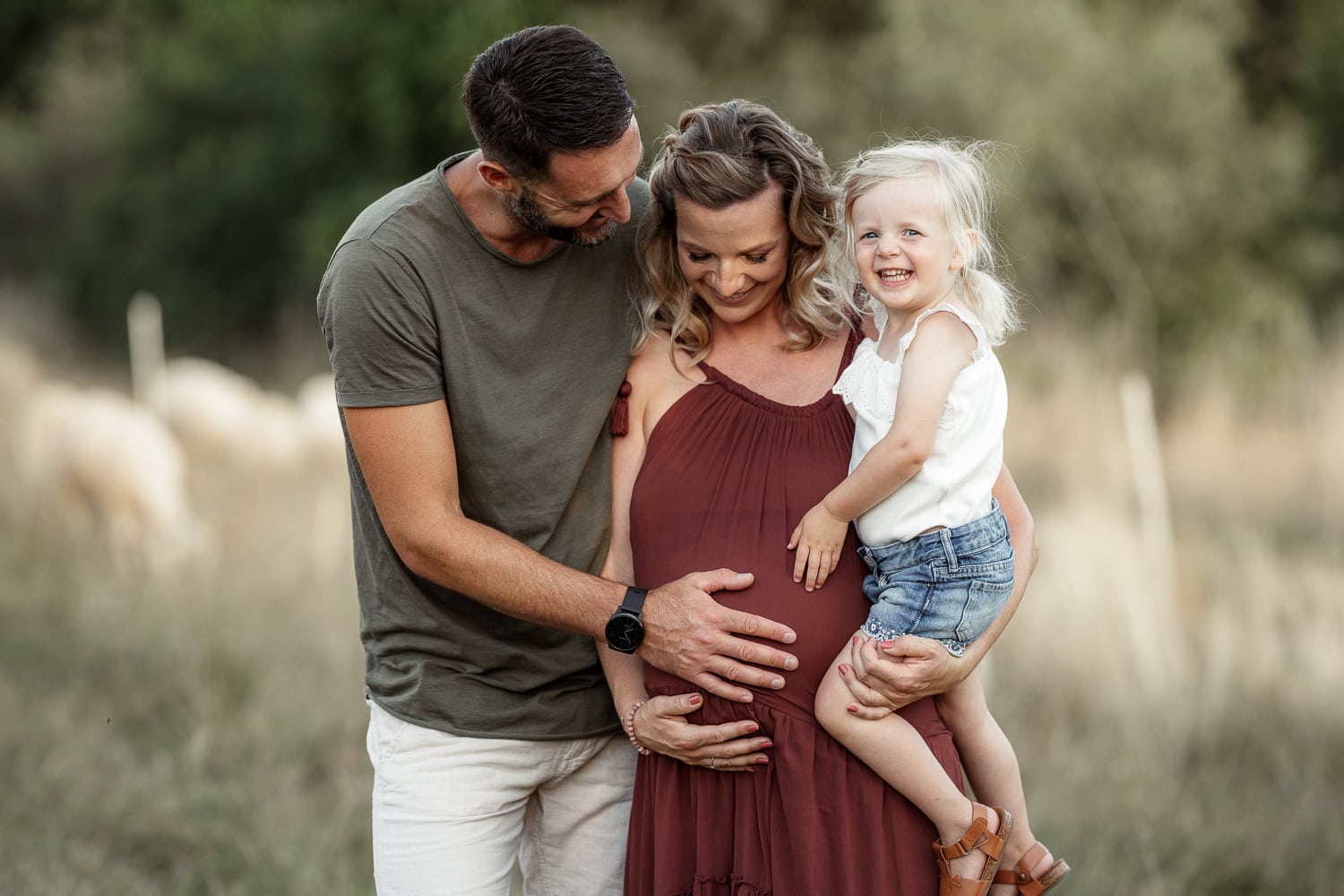 babyfotos, Baby Fotos, Offenburg, Babyfotograf, Fotograf Offenburg, Hebamme, Familienfotografie, Freiburg, Babyshooting, Baby Shooting mit Familie, Geschwister, Familienshooting, Neugeborenenshooting, Neugeborenenfotografie, Kinderzimmer, Babyparty, Geschenk Geburt, Weihnachtsgeschenk, Meilensteine, Babygalerie, Oberkirch, Kehl, Achern, Lahr, Babybauch, Schwangerschaft, Schwangerschaftsfotos, Schwangerschafts Shooting, Babybauch Fotografie, Babybauch festhalten, schwanger, Schwangerschaftsbilder, Babybauch Shooting, Geschenk Babyparty, Baby Fotograf in der Nähe, Geburtsklinik, Familienleben, Babyfotografie, Familienfotos, Babybauch Shooting, Freiburg, Offenburg